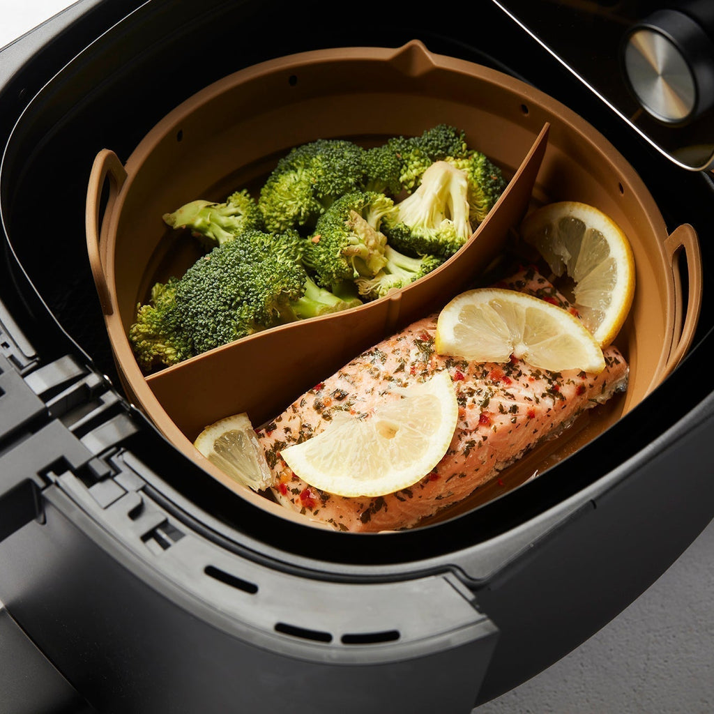 Airfryer salmon & broccoli with lemon & herbs