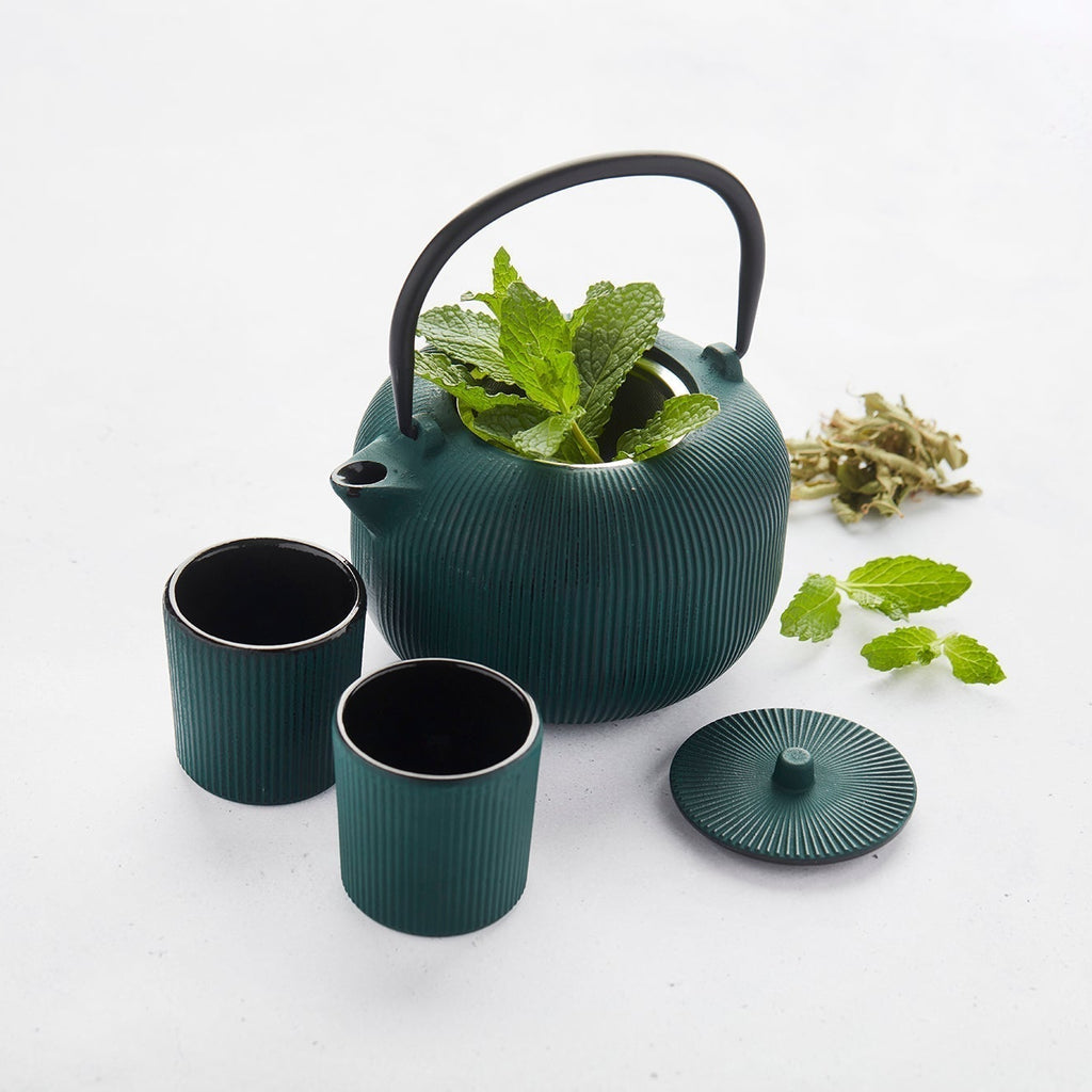 Cast iron teapots: how to use & care for them