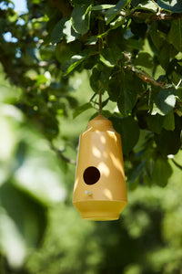 Vogelhuisje uit bamboevezel okergeel