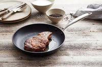 Pan-à-moi licht gietijzeren braadpan met excalibur coating ø 20cm