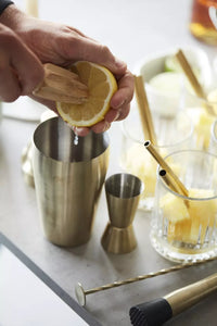 Presse-agrumes en bambou