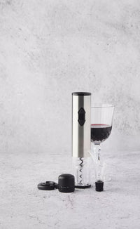 4-delige wijnset: elektrische kurkentrekker, schenktuit, vacuumstop, foliesnijder