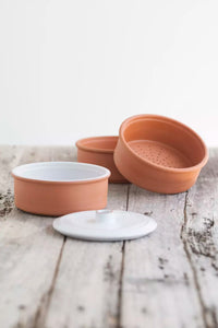 Terracotta kiemtoren met 3 schalen