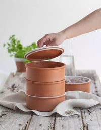 Terracotta kiemtoren met 3 schalen