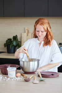 Ensemble de spatule, cuillère, fouet, spatule à trous et pinceau