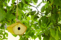 Vogelhuisje met vogel uit bamboevezel okergeel