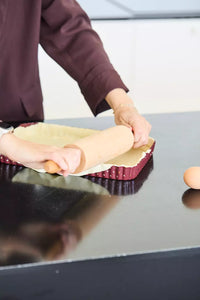 Fluted tart pan with removable base made of non-stick carbon steel 31x21x3cm