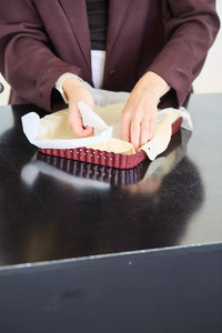 Fluted tart pan with removable base made of non-stick carbon steel 31x21x3cm