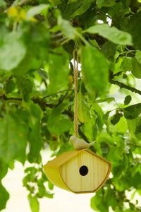 Vogelhuisje met vogel uit bamboevezel okergeel