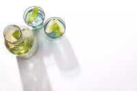 Set de 2 verres verts 220ml et carafe vert/gris 1L