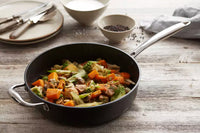 Pan-à-moi  lightweight cast iron sauté pan with excalibur non-stick coating ø 28cm